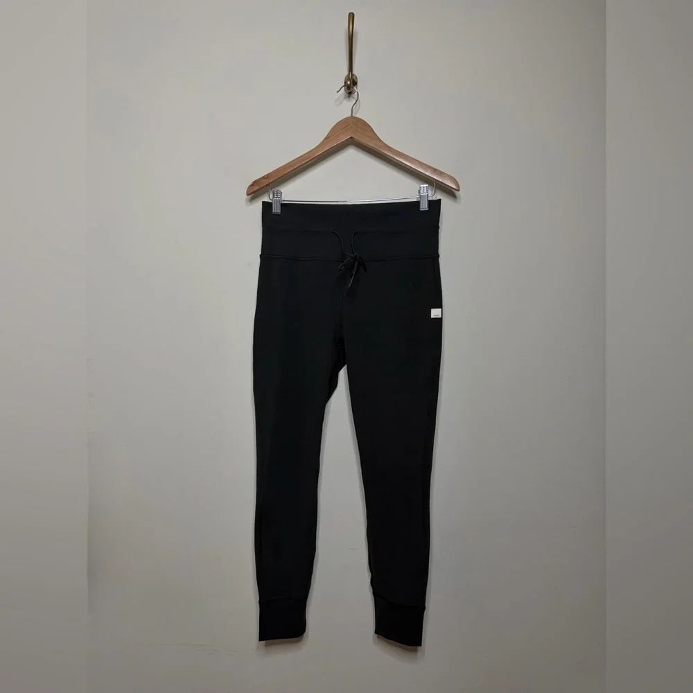 Vuori Daily Legging in Black - Picture 5 of 7